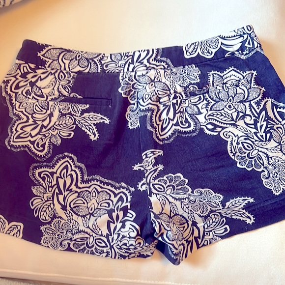 Dalia Collection Cotton Shorts . Size6 - Picture 2 of 3